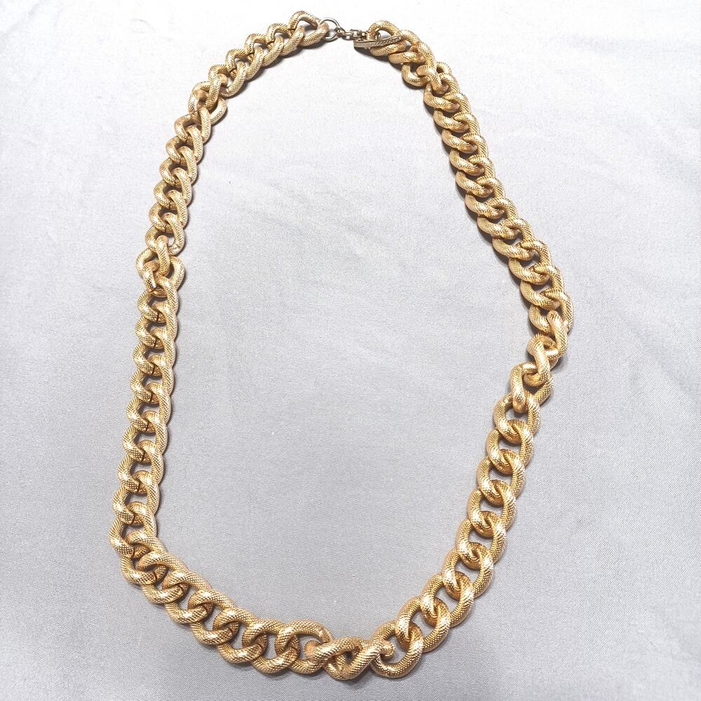 Vintage Avon 1970s  Gilded Links Chunky Necklace & Bracelet Set